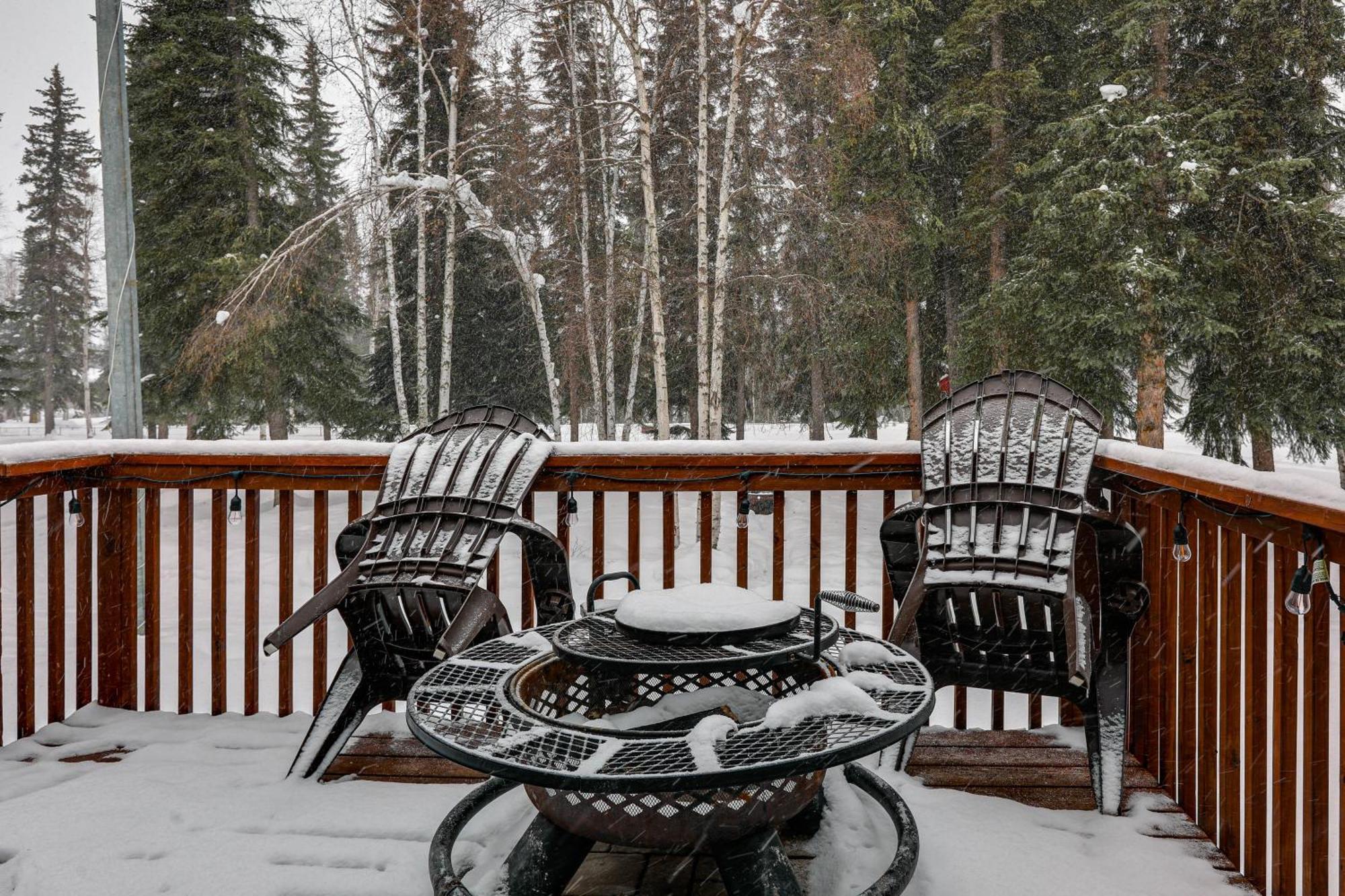 North Pole Escape With Deck And Aurora Lights Views! Villa ภายนอก รูปภาพ