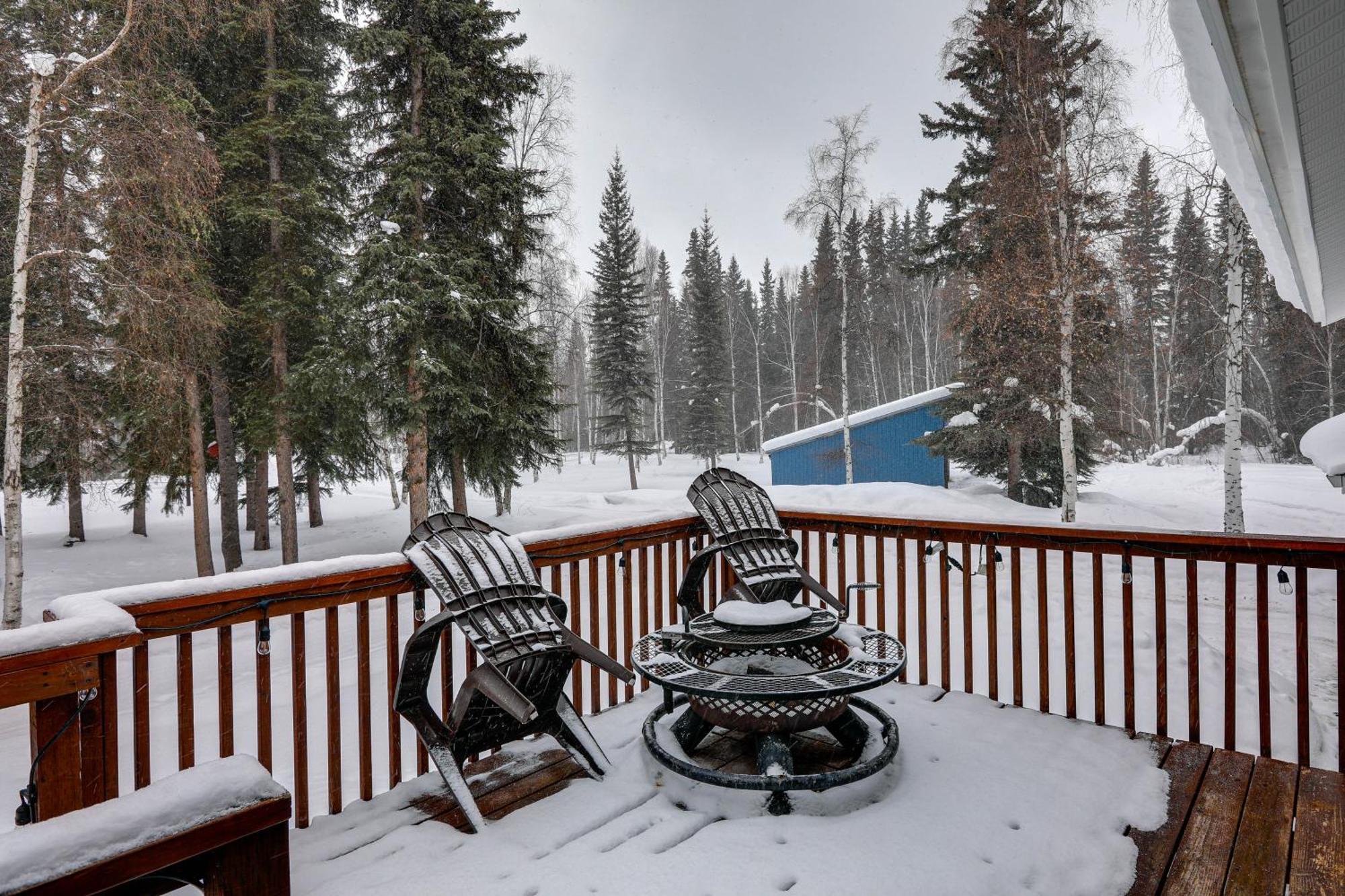 North Pole Escape With Deck And Aurora Lights Views! Villa ภายนอก รูปภาพ